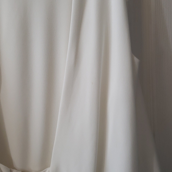 White backless dress - Picture 4 of 4